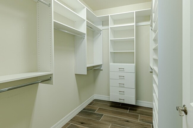 Building Photo - 740 S E Boboli Way