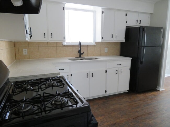 Building Photo - 5010 Walker St