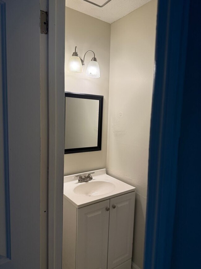 Building Photo - East Ridge Townhome