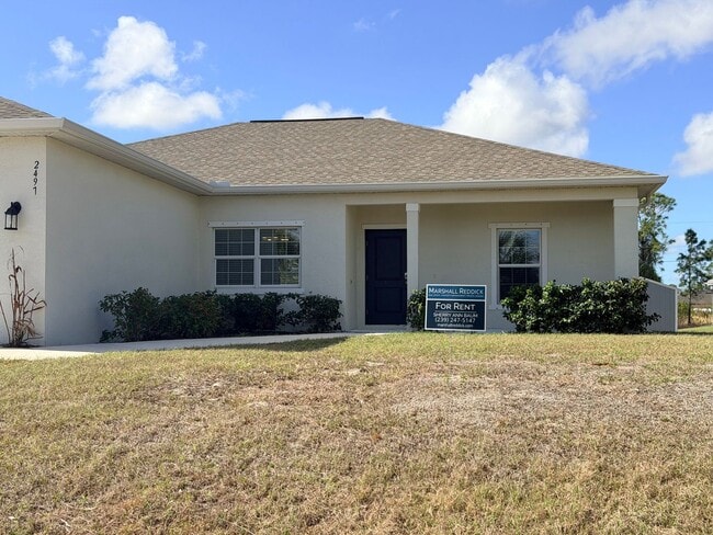 Building Photo - 3 bedrooms and 2 baths! FRESHLY RENOVATED!