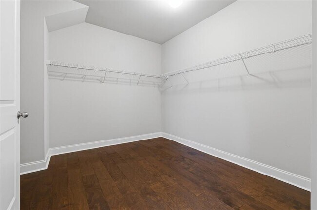 Building Photo - 710 Deer Holw Trce