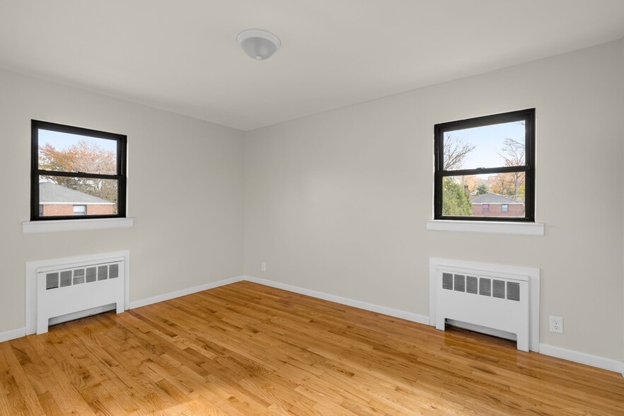 Building Photo - 486-490 Essex St