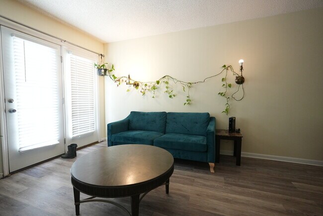 Primary Photo - A charming house w/ 2 beds and 2 bath