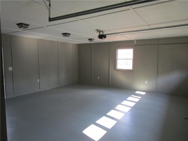 Building Photo - 3730 Newport Dr