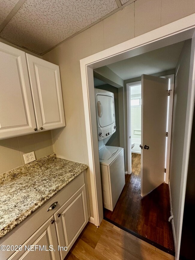 Building Photo - 2514 Peach Dr
