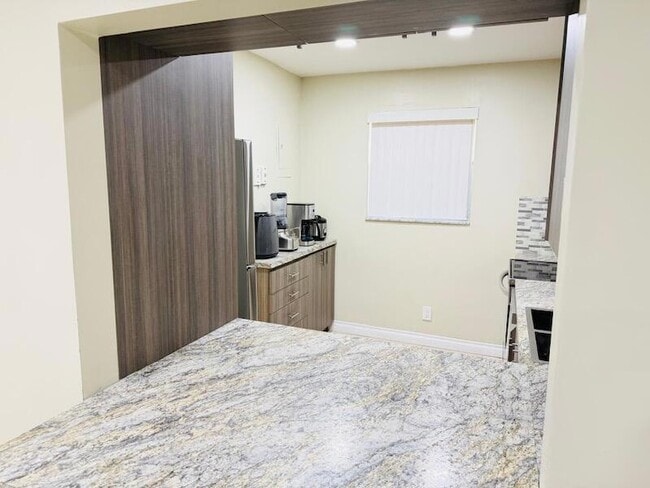 Building Photo - 5545 W Lakewood Cir