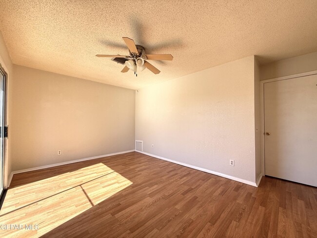 Building Photo - 10407 Ashwood Dr