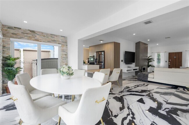 Building Photo - 1544 Michigan Ave