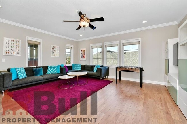 Building Photo - 8233 Canetti St