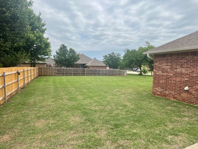 Building Photo - Gorgeous 3 Bed 2 Bath In Edmond