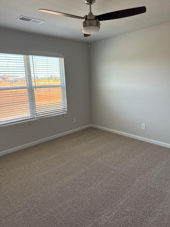Building Photo - AVAILABLE NOW! Don't Miss this Cozy 3 Bedroom Townhome in Driftwood | Lincoln Schools
