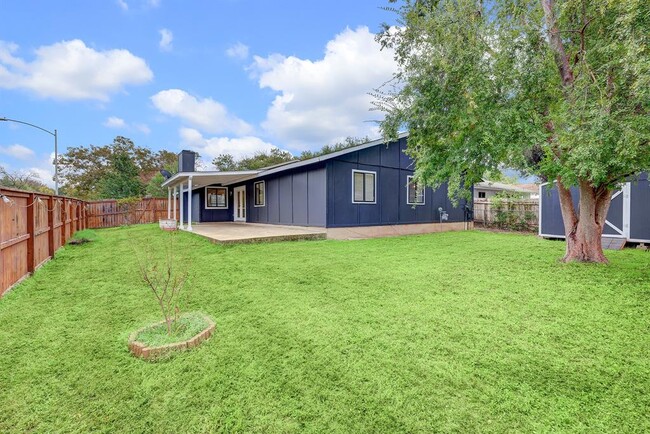 Building Photo - 6300 Capriola Dr