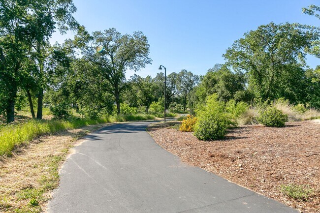 Building Photo - Citrus Heights AMAZING FLOOR-PLAN (Solar) ...