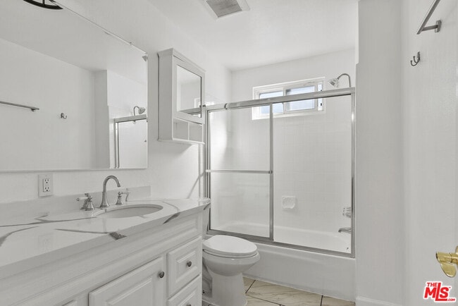 Building Photo - 745 Oxford Ave