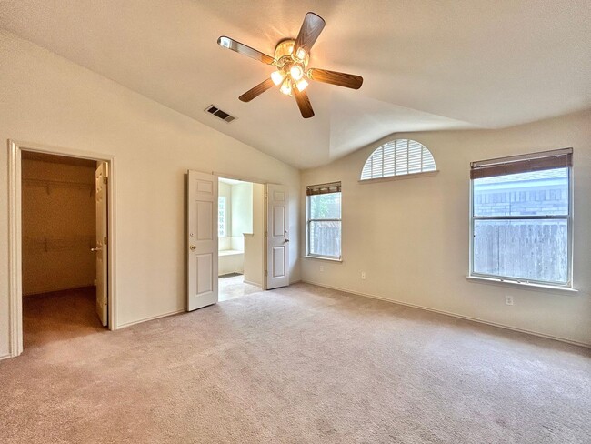 Building Photo - Charming 3/BR 2/BA One-Level Home with Fen...