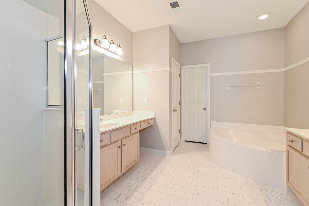 Building Photo - 8730 Eagle View Dr
