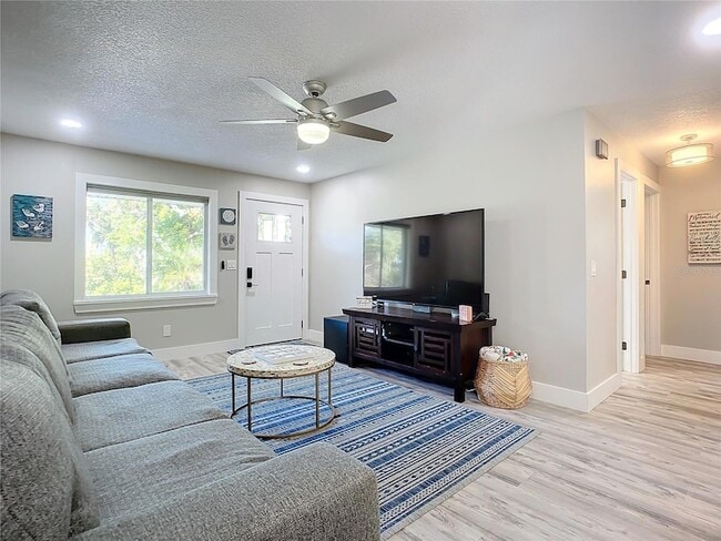 Building Photo - 2309 Saxon Dr