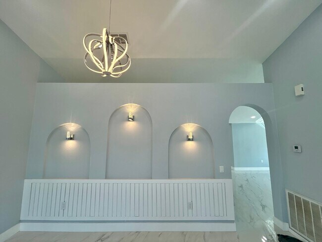 Building Photo - 3933 SW Kakopo St