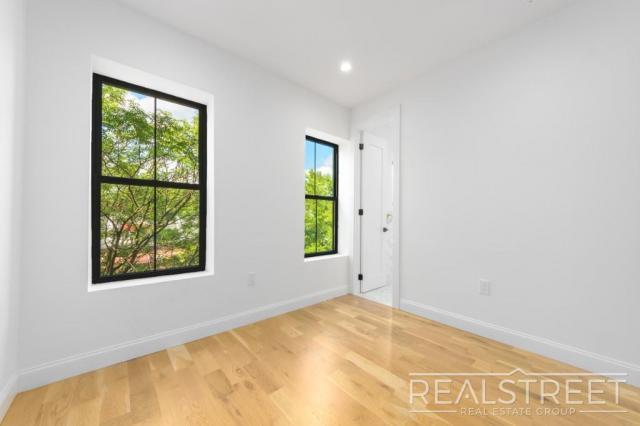 Building Photo - 3 bedroom in BROOKLYN NY 11233