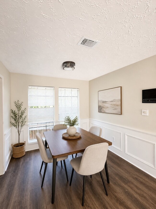 Building Photo - 2842 W Pebble Beach Dr