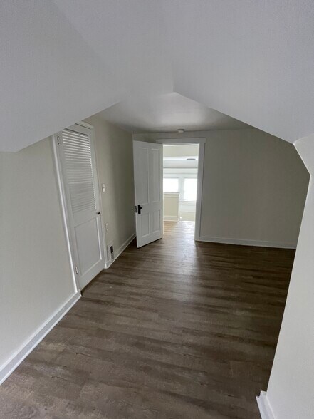 Building Photo - 297 Reinhard Ave