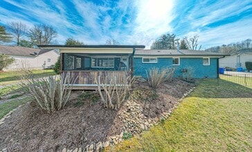 Building Photo - Close to Hike/Bike Path