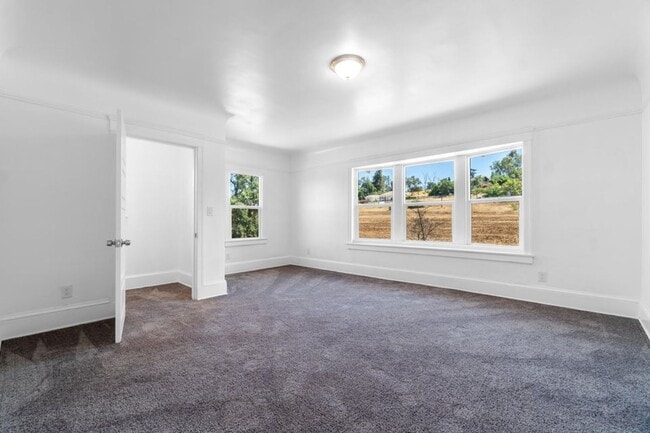 Building Photo - 1019 N Main St