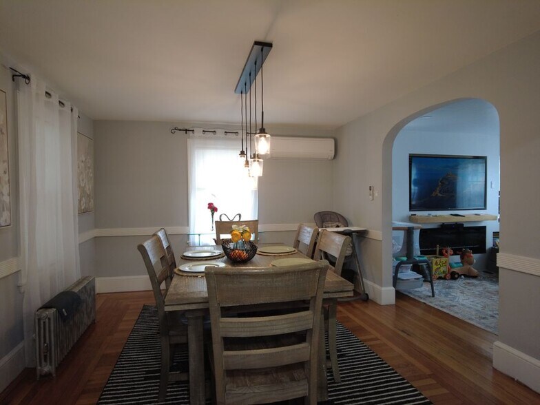 Building Photo - 80 Mauran St