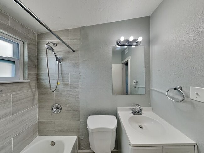 Building Photo - 3Bed/2Bath Home in Sarasota