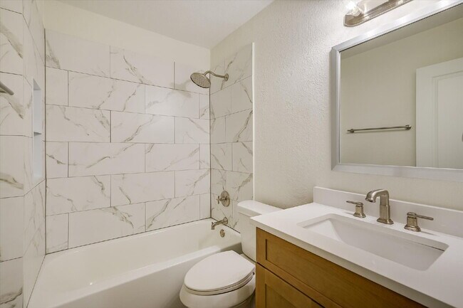 Building Photo - "Charming 2-Bed Retreat in Georgetown – Cozy 768 Sq Ft Haven!"