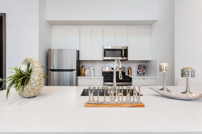 Building Photo - 161 S Normandie Ave