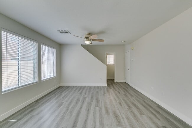 Building Photo - NEWLY UPDATED 4 BEDROOM HOME IN THE SOUTHWEST