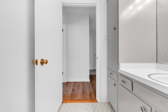 Building Photo - 5427 Shirlington Ave