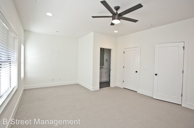 Building Photo - 4 br, 3.5 bath House - 329 SW D Street