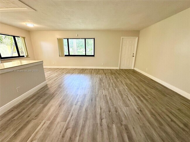 Building Photo - 120 Meadows Cir