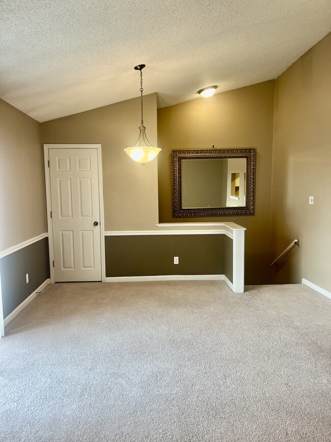 Dining area with vaulted ceilings - 1458 High School Dr