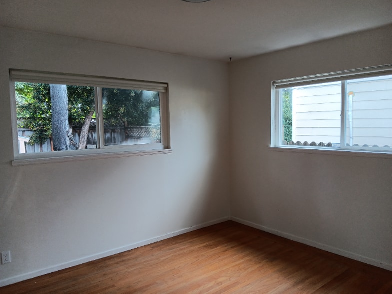 Building Photo - 1004 Hudson St