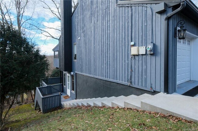 Building Photo - 132 Woodland Dr