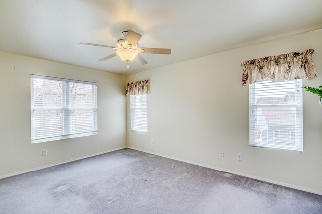 Building Photo - Impeccable 5 Bedroom Home with Mountain Views