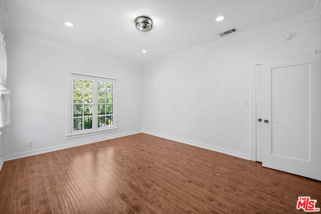 Building Photo - 123 S Orange Dr