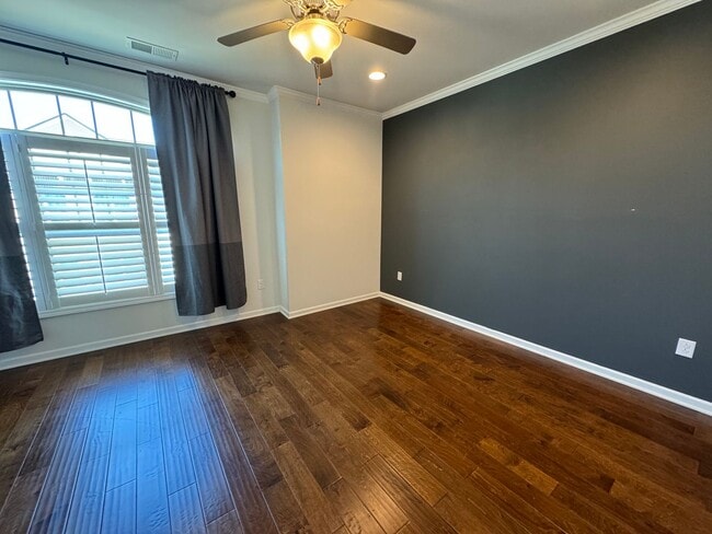 Building Photo - END UNIT 3 Bed | 2.5 Bath Townhouse in Mor...