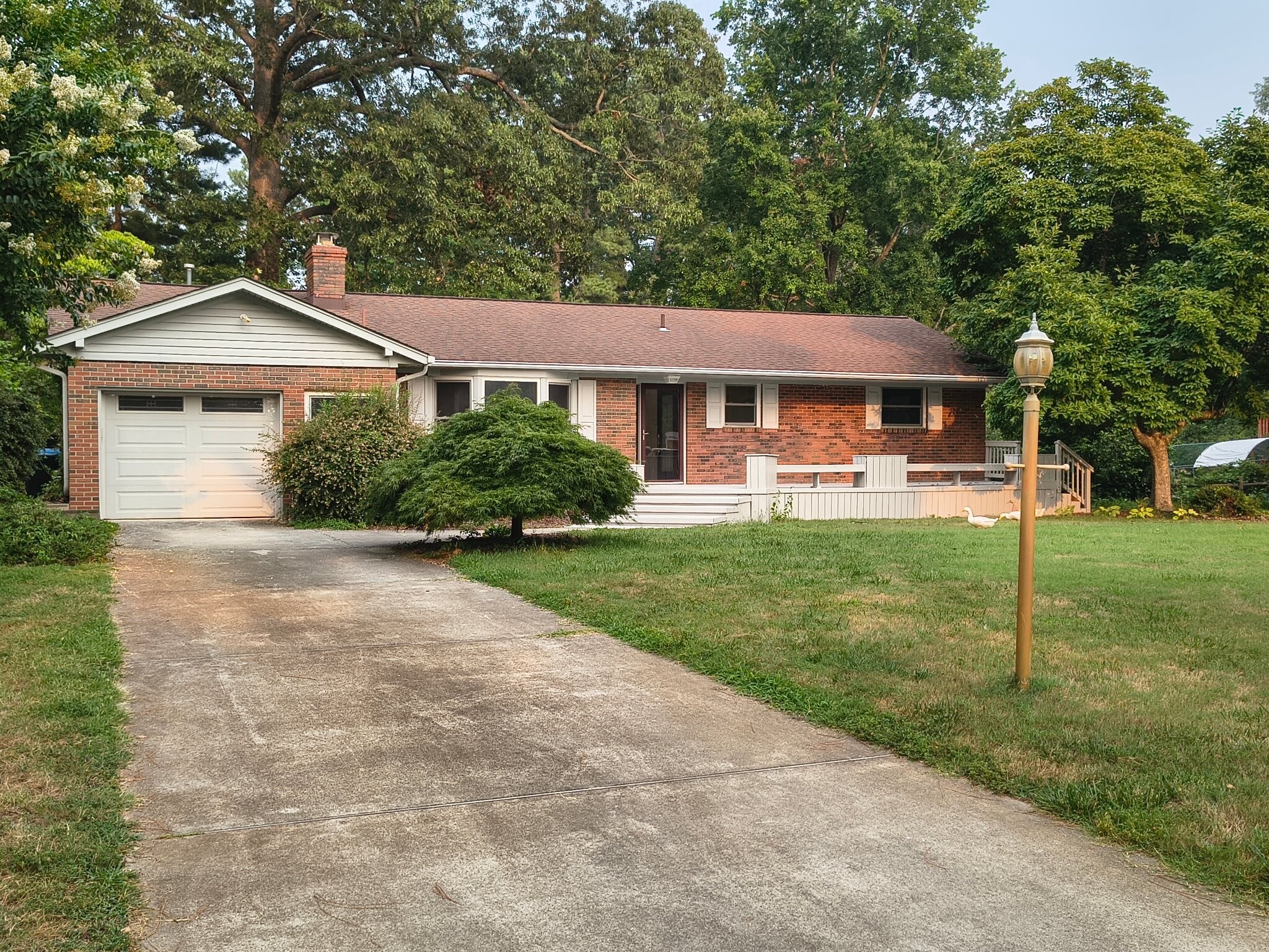 Building Photo - 2409 Millwood Rd
