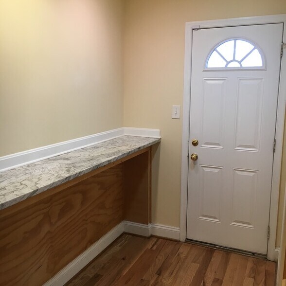 Building Photo - 1713 W Virginia Ave NE