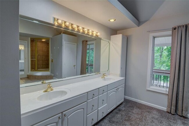 Building Photo - 639 Lakeshore Dr NW