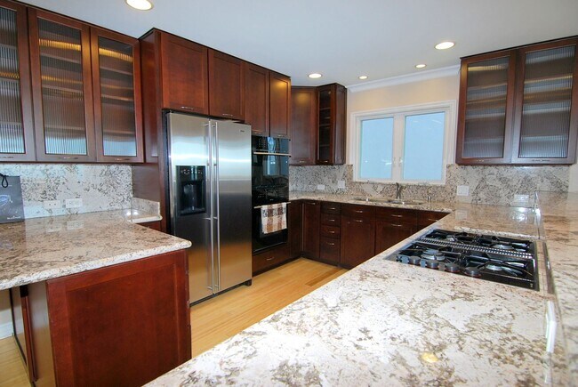 Building Photo - 1174 E Ocean Blvd