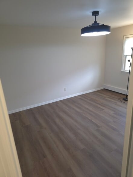 Building Photo - 136 N Chestnut St