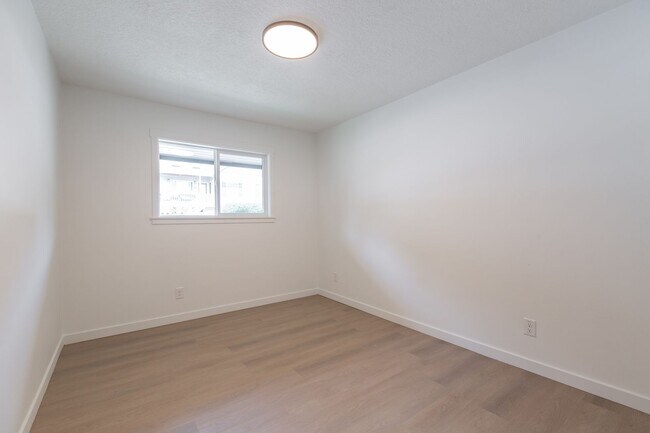 Building Photo - Crowne Pointe Apartment Homes