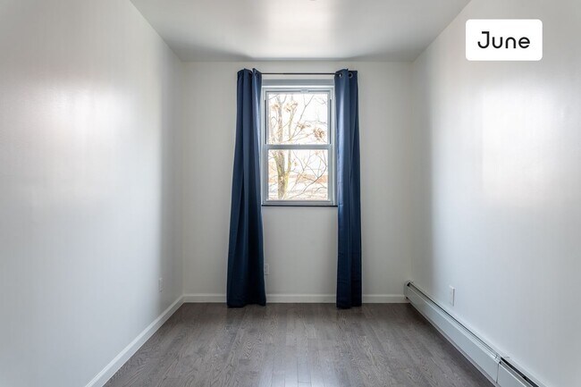 Building Photo - 2572 Steinway Street