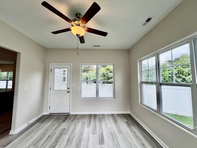 Building Photo - Gorgeous new construction in Norfolk!