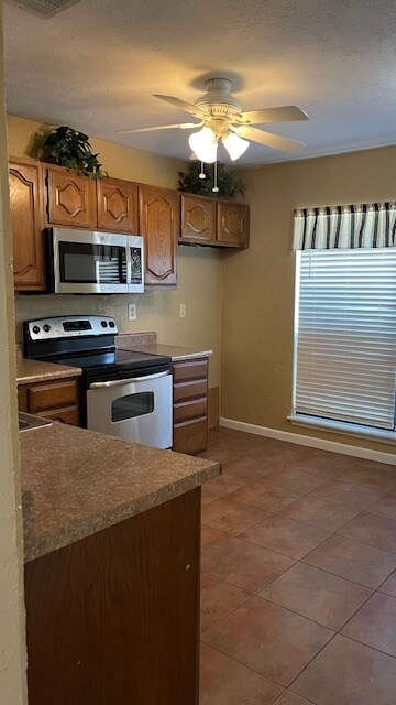 Building Photo - 1620 Fannin Cir